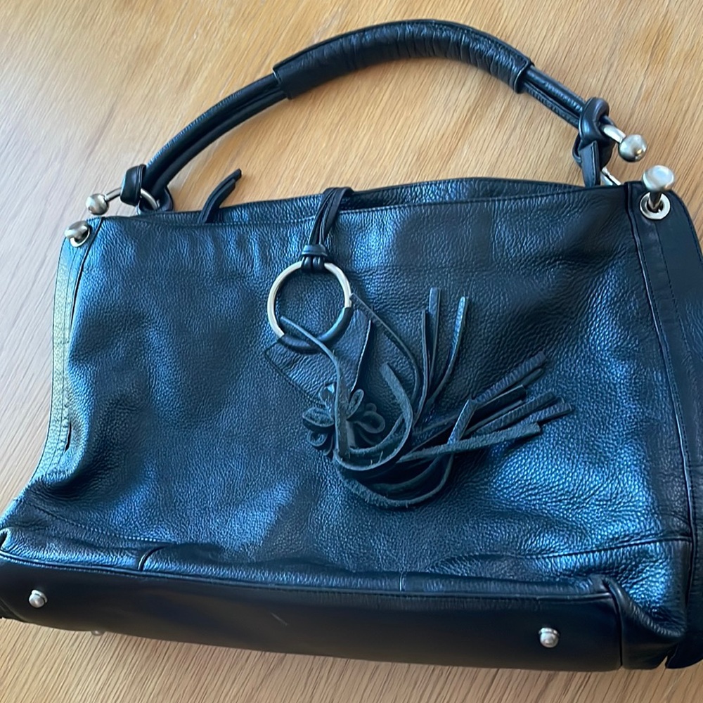ILI black leather bag